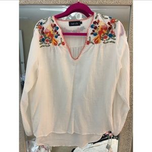 MOVING SALE Fabrik embroidered summer blouse
